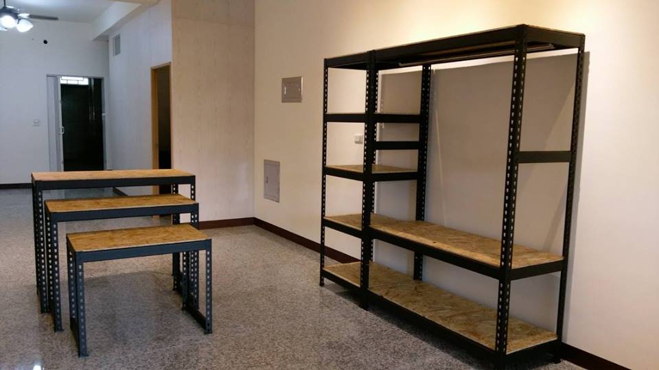 仁德區服飾店～消光黑免螺絲角鋼展示衣架&amp;OSB板