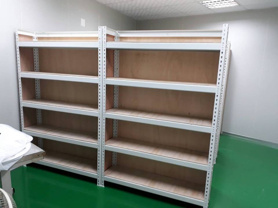 六甲區觀光工廠～象牙白免螺絲角鋼書架