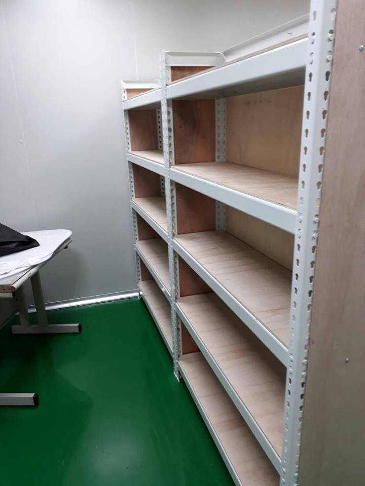 六甲區觀光工廠～象牙白免螺絲角鋼書架&nbsp;