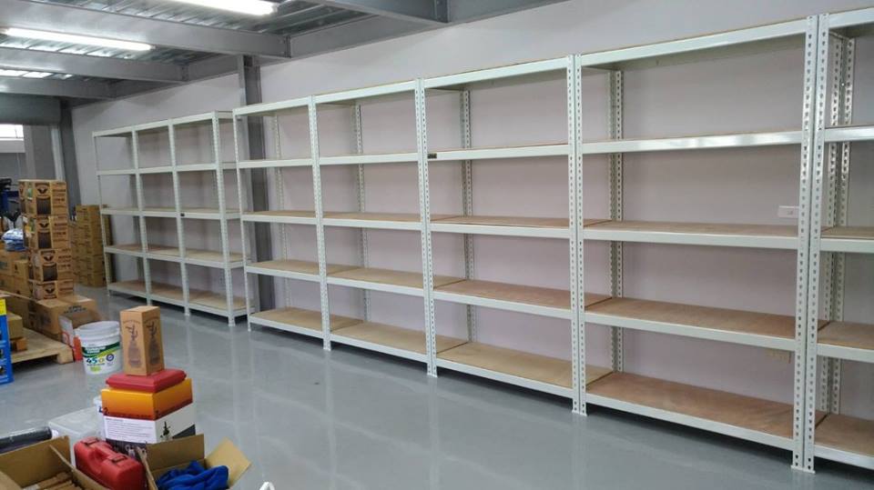 北區汽車公司～象牙免螺絲角鋼置物架