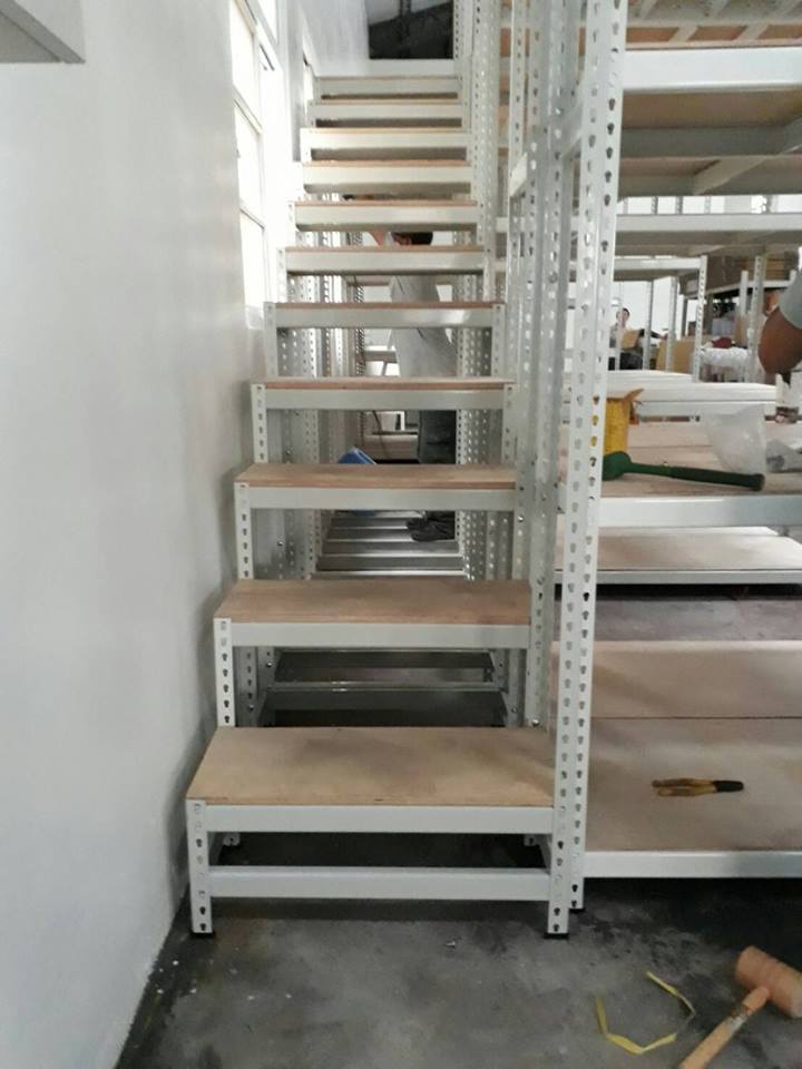 永康區化工廠～基層式象牙白免螺絲角鋼物料架