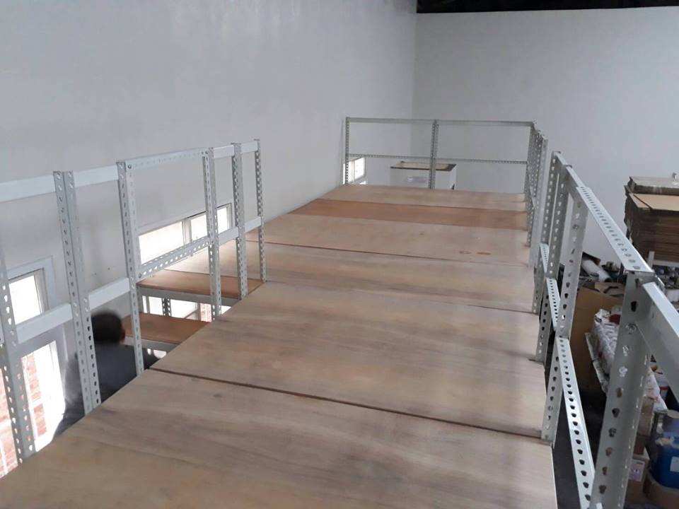 永康區化工廠～基層式象牙白免螺絲角鋼物料架