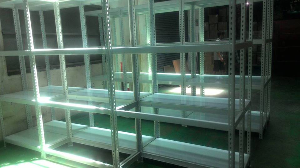 安平工業區化妝品公司～象牙白免螺絲角鋼倉儲架&amp;烤漆鋼板&nbsp;