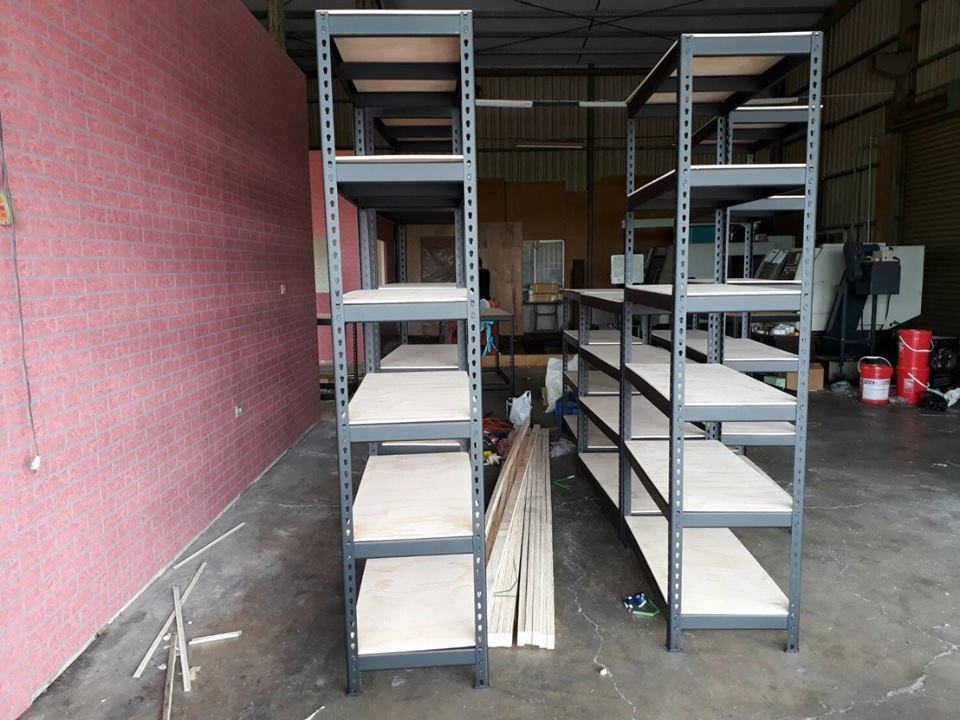 安南區車床工廠～消光黑免螺絲角鋼架