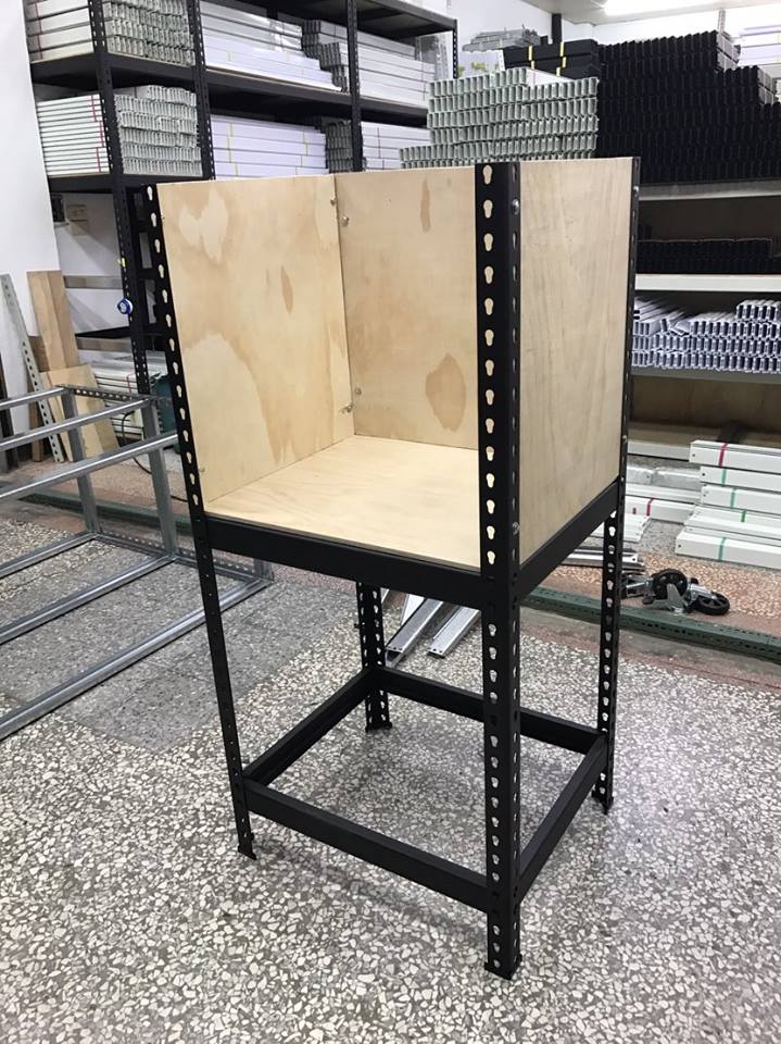 歸仁區應用材料公司～消光黑免螺絲工作平台