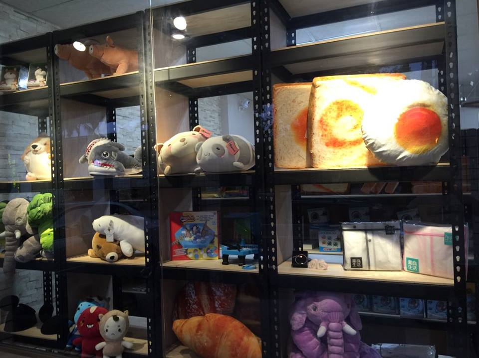 歸仁葉子小舖～工業風消光黑免螺絲展示架