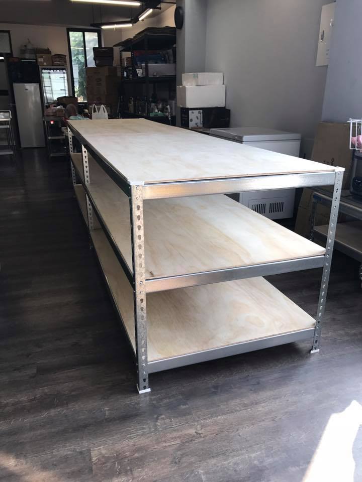 東區餐飲公司～鍍鋅角鋼物料架