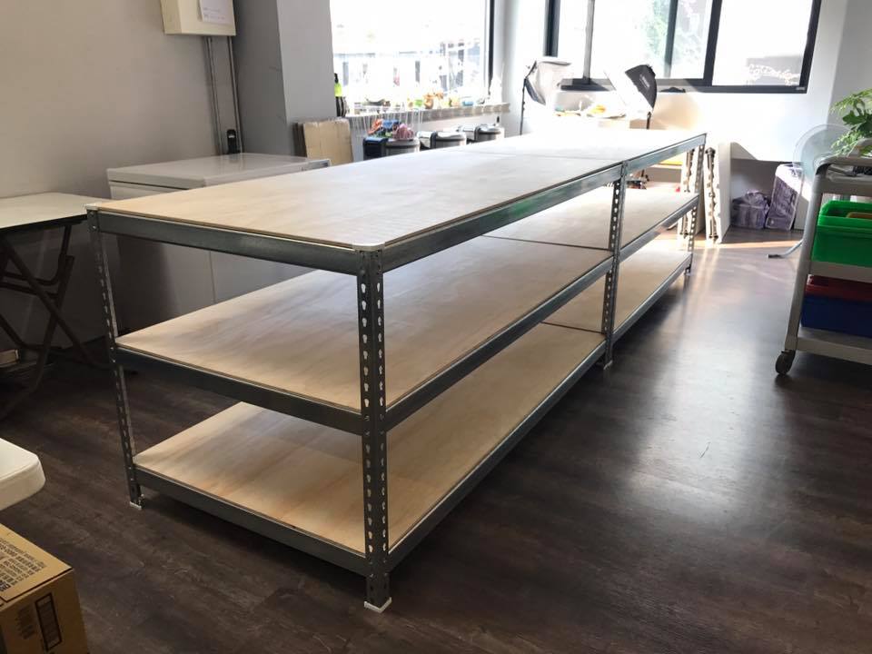 東區餐飲公司～鍍鋅角鋼物料架