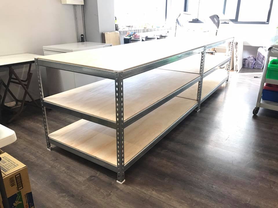 東區餐飲公司～鍍鋅角鋼物料架