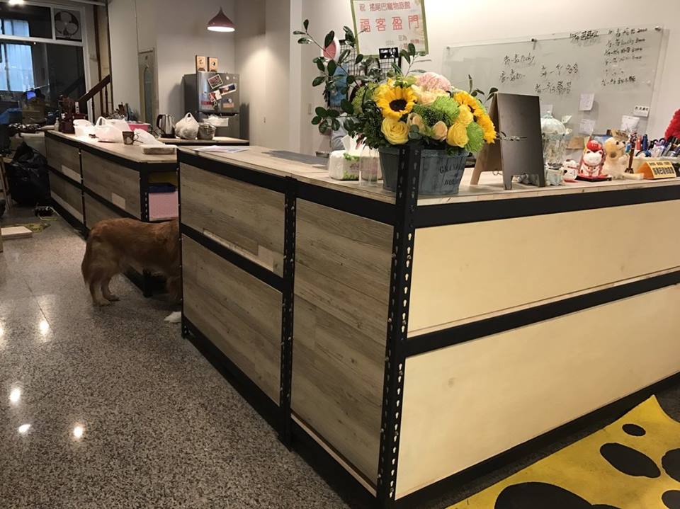 東區寵物店～消光黑免螺絲角鋼吧檯