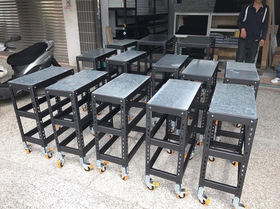 歸仁區應用材料公司～消光黑鍍鋅鋼板角鋼車輪架&nbsp;