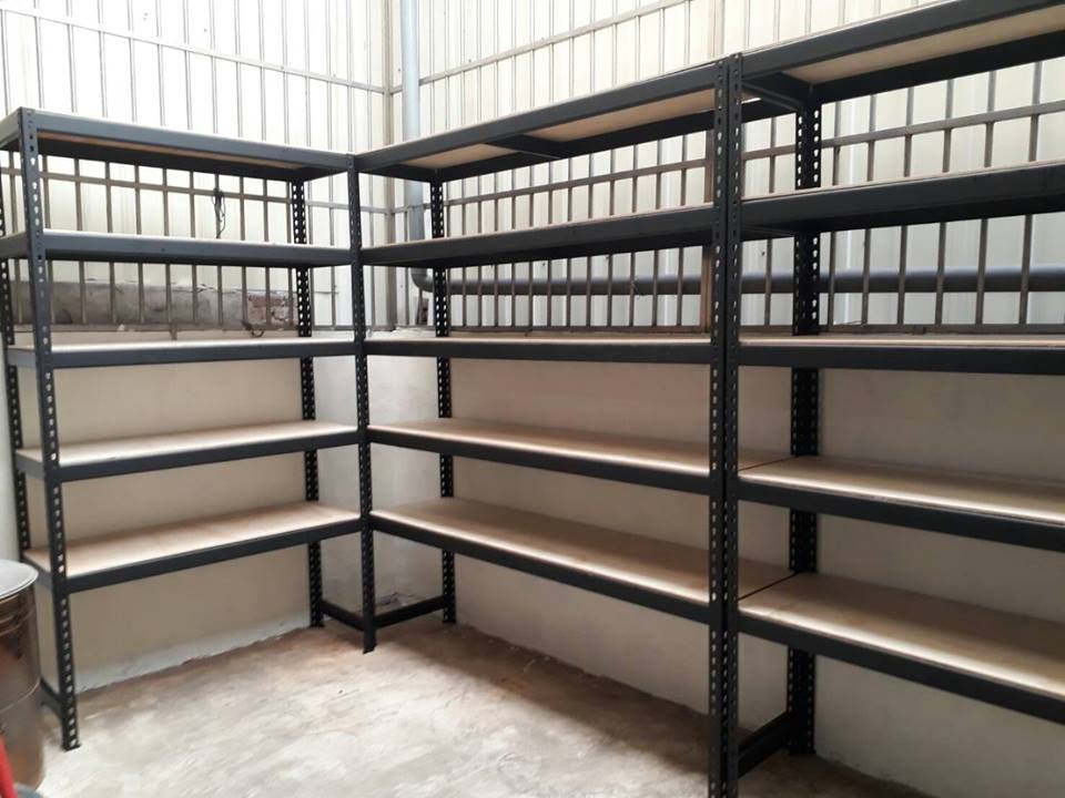 仁德區店面～消光黑免螺絲角鋼倉儲架