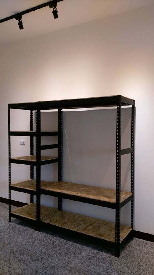 仁德區服飾店～消光黑免螺絲角鋼展示衣架&amp;OSB板