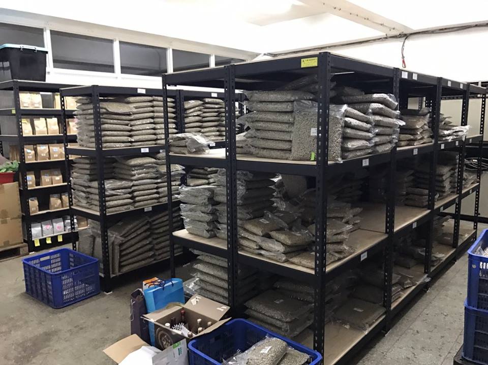 仁德區茶葉公司～工業風消光黑免螺絲角鋼倉儲架&amp;展示架&nbsp;