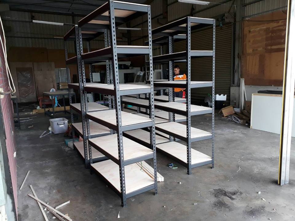 安南區車床工廠～消光黑免螺絲角鋼架