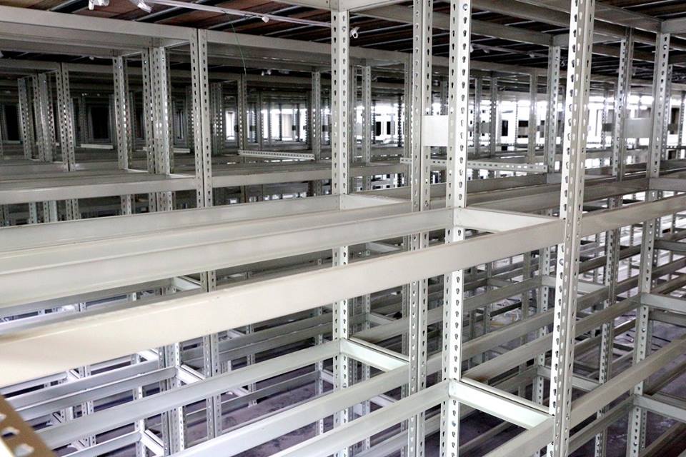 高雄物流公司～免螺絲角鋼倉庫積層式物料架