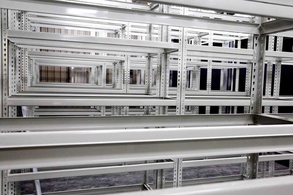 高雄物流公司～免螺絲角鋼倉庫積層式物料架