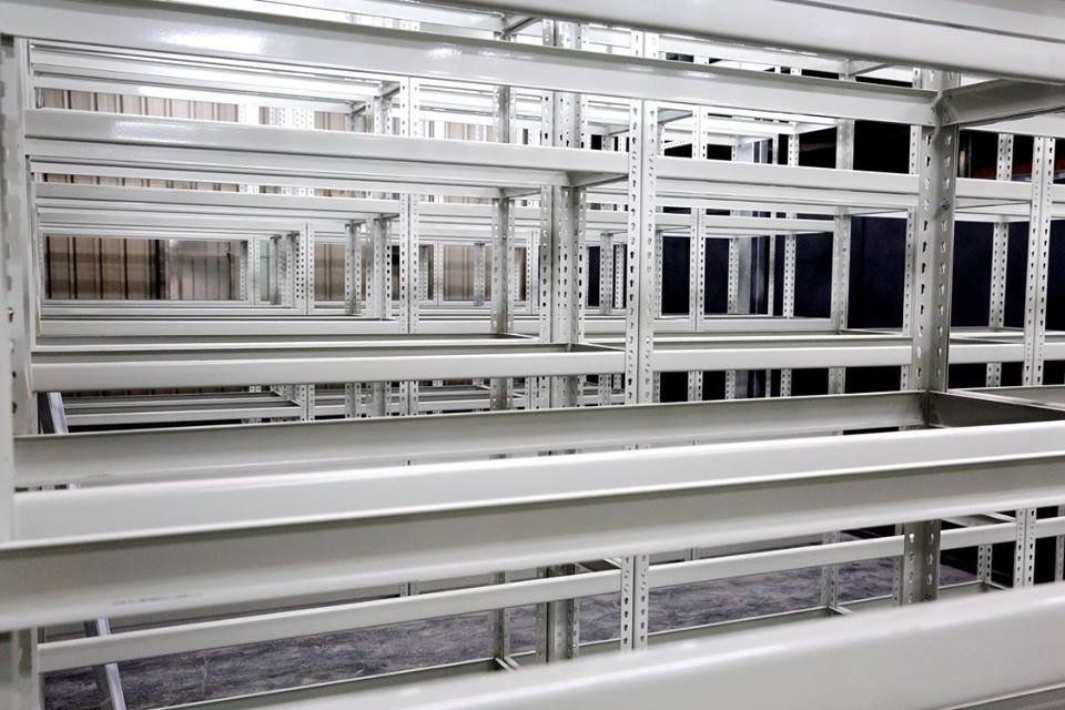 高雄物流公司～免螺絲角鋼倉庫積層式物料架