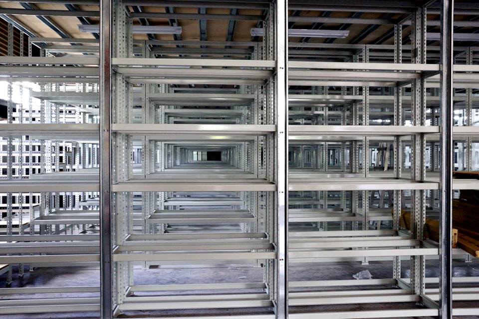 高雄物流公司～免螺絲角鋼倉庫積層式物料架