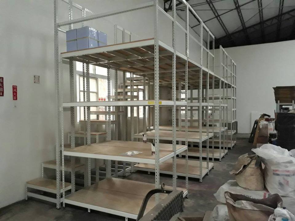 永康區化工廠～積層式象牙白免螺絲角鋼物料架