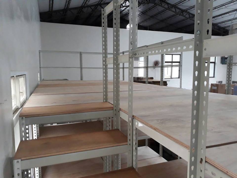 永康區化工廠～積層式象牙白免螺絲角鋼物料架