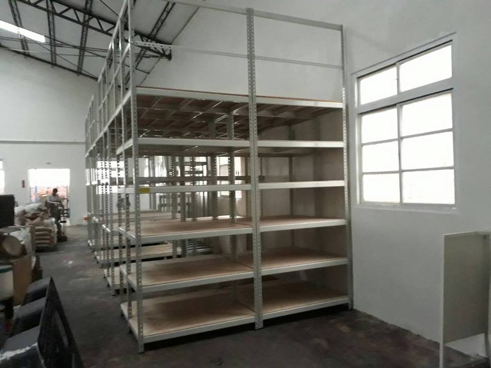 永康區化工廠～積層式象牙白免螺絲角鋼物料架