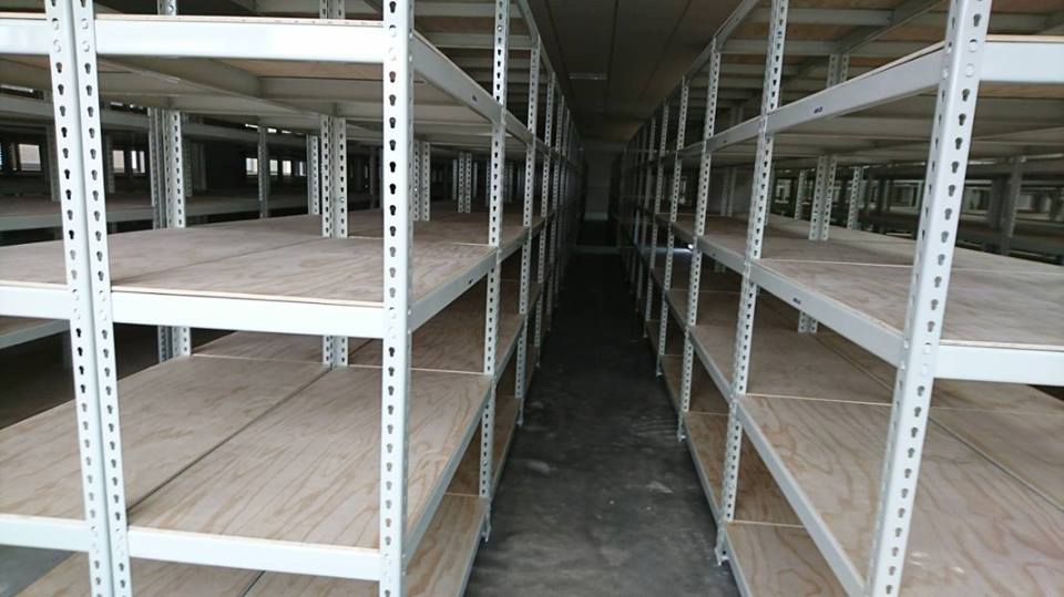 大高雄工業區～象牙白免螺絲角鋼倉儲架&nbsp;