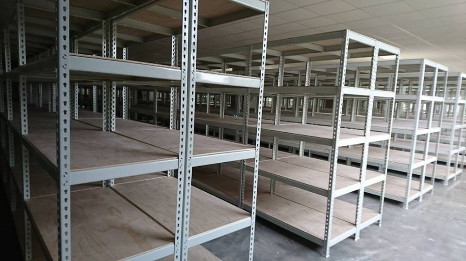 大高雄工業區～象牙白免螺絲角鋼倉儲架