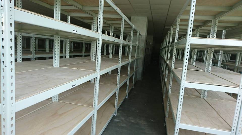 大高雄工業區～象牙白免螺絲角鋼倉儲架