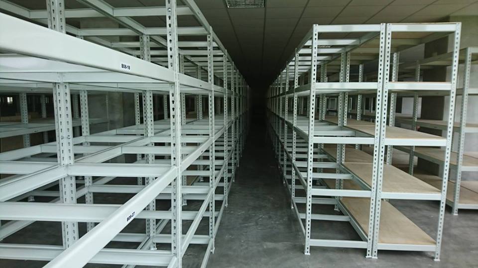 大高雄工業區～象牙白免螺絲角鋼倉儲架