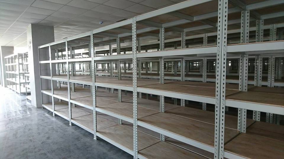 大高雄工業區～象牙白免螺絲角鋼倉儲架&nbsp;