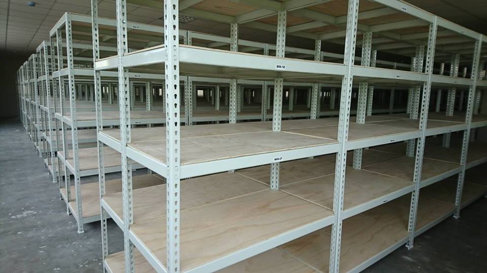 大高雄工業區～象牙白免螺絲角鋼倉儲架&nbsp;