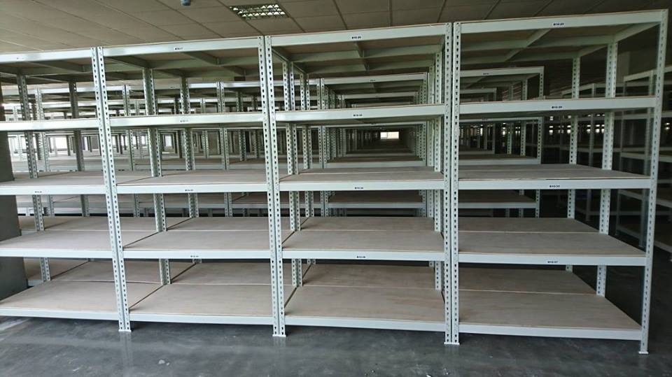 大高雄工業區～象牙白免螺絲角鋼倉儲架&nbsp;