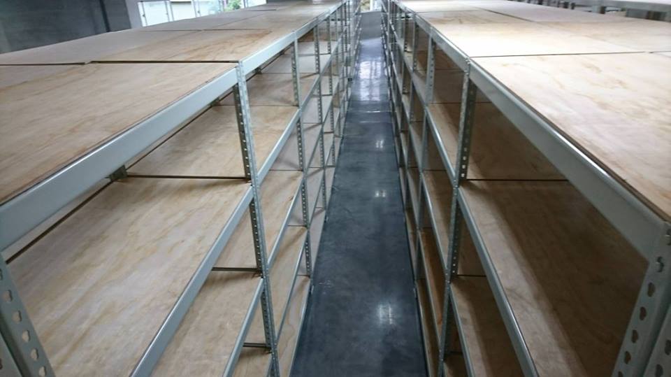 大高雄工業區～象牙白免螺絲角鋼倉儲架&nbsp;