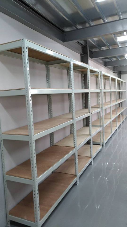 北區汽車公司～象牙白免螺絲角鋼倉儲物料架