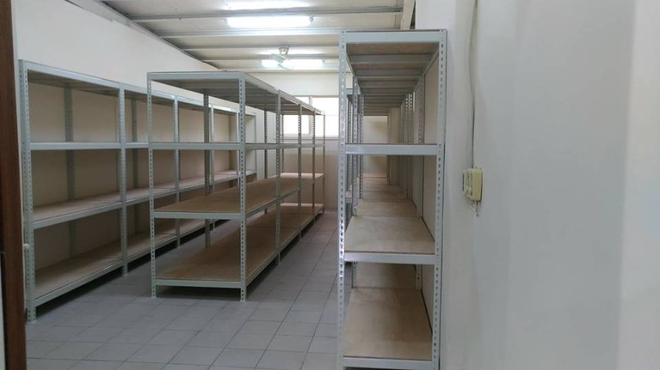 台中青島～倉儲象牙白免螺絲角鋼貨物架