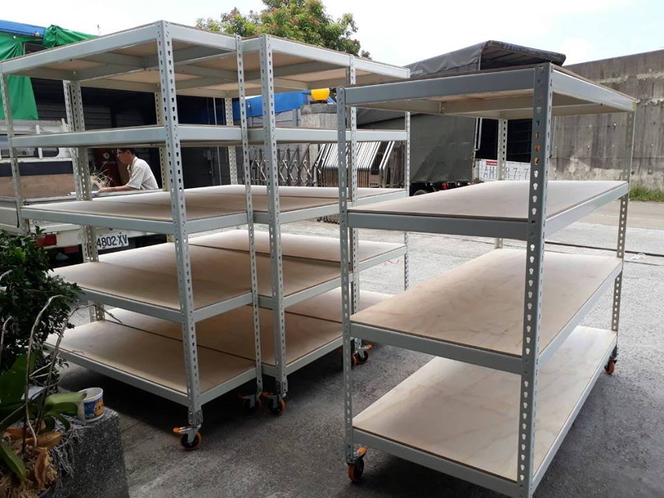 歸仁區～象牙白免螺絲角鋼車輪貨物架