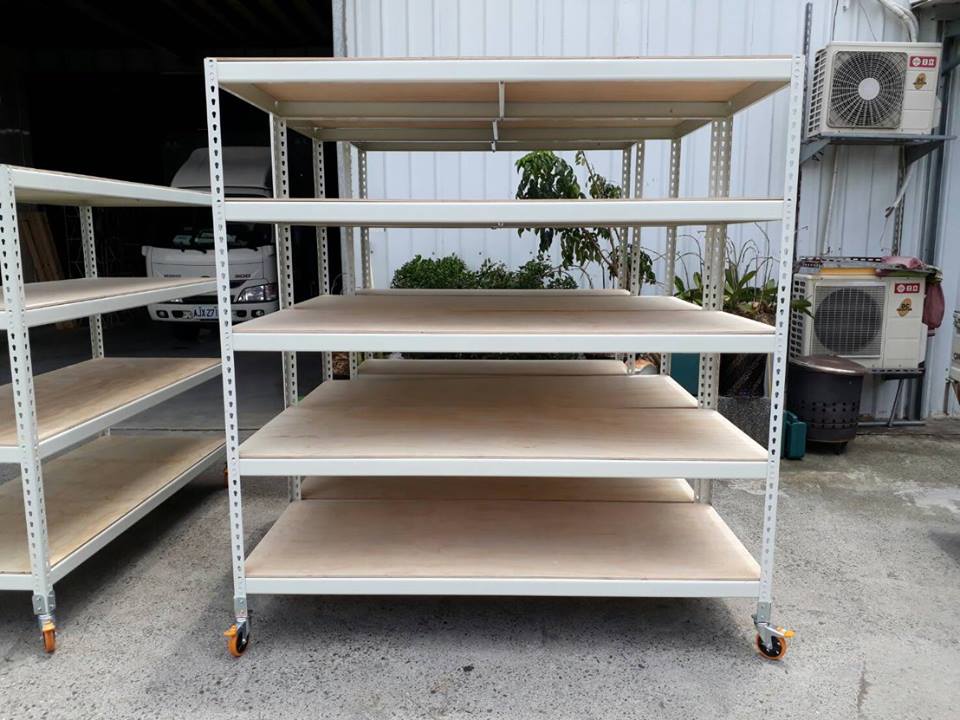 歸仁區～象牙白免螺絲角鋼車輪貨物架