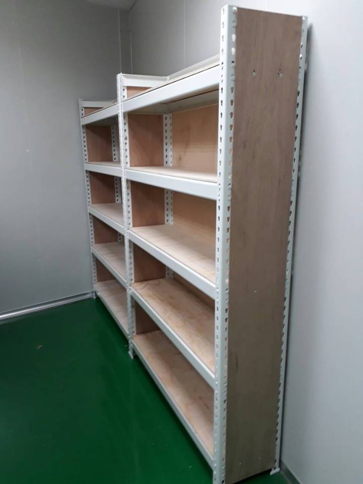 六甲區觀光工廠～象牙白免螺絲角鋼書架