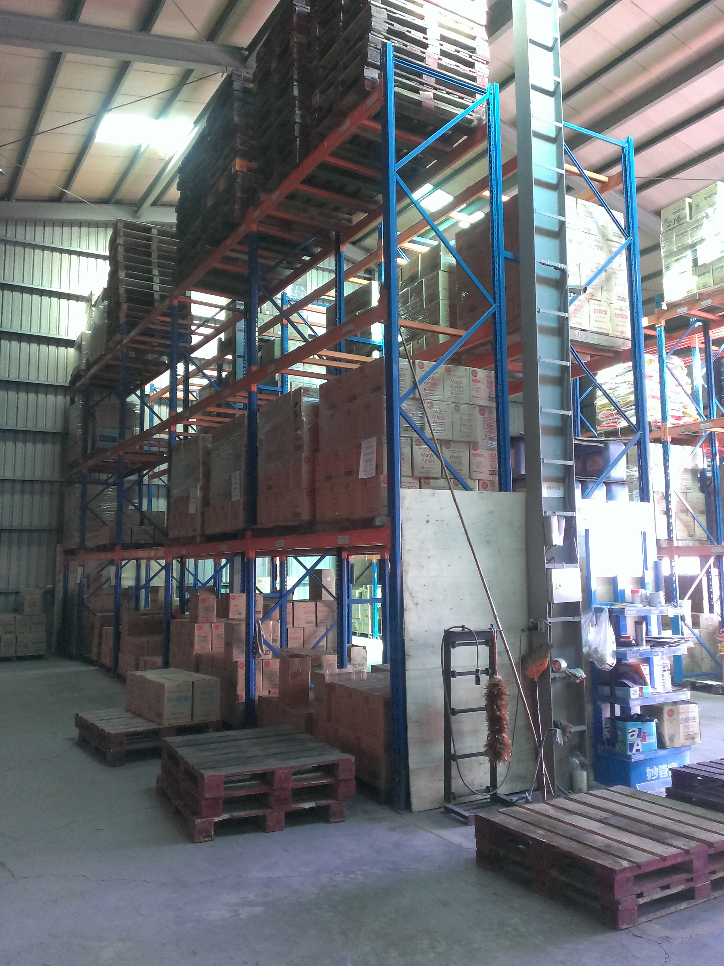 倉儲角鋼重型貨物料鐵架