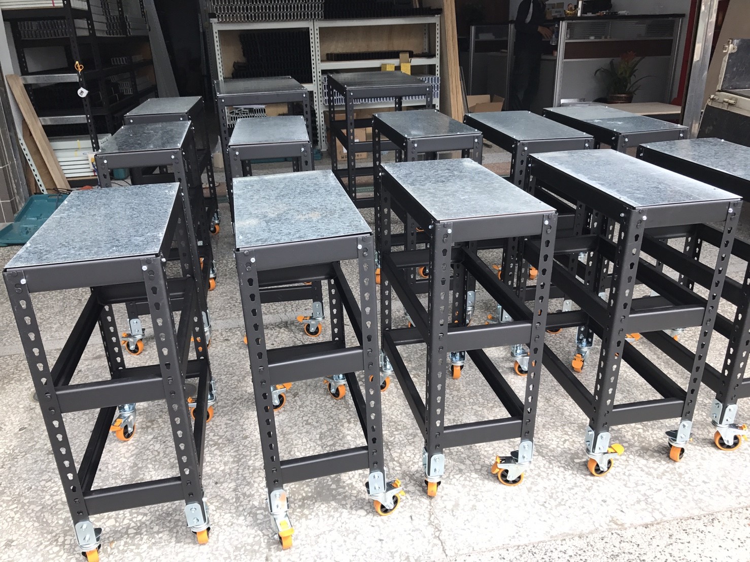 免螺絲角鋼車輪架-消光黑