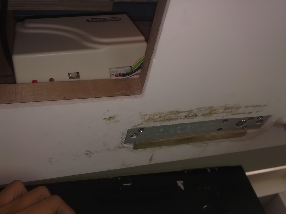 玻璃自動門安裝陽極鎖加遙控器