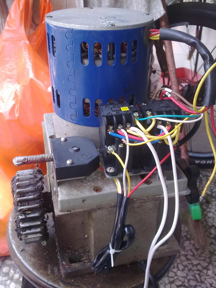 伸縮門門口機馬達修理