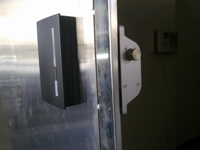 外露式陽極鎖+感應主機(悠遊卡系統)