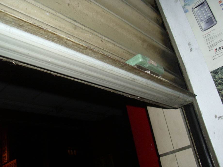 電捲門安全止動壓條[防壓裝置]