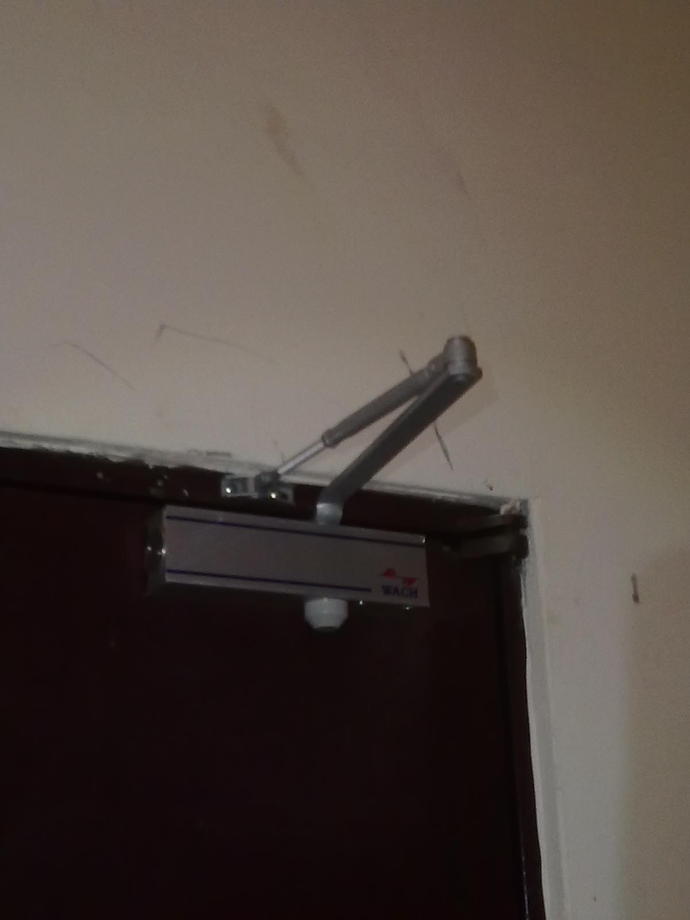 安裝油壓門弓器