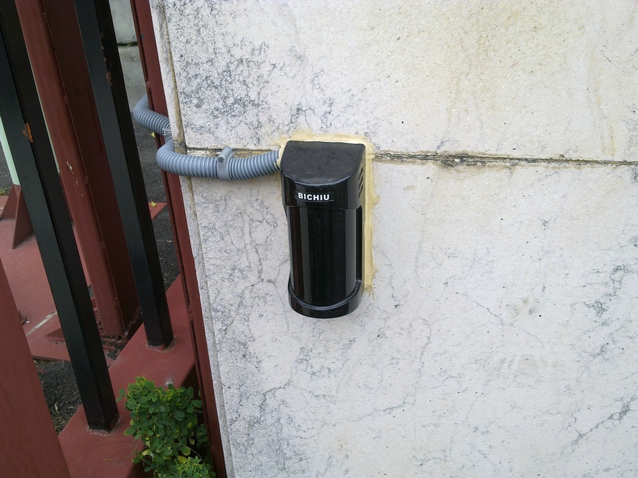 自動門加裝對照式紅外線偵測器