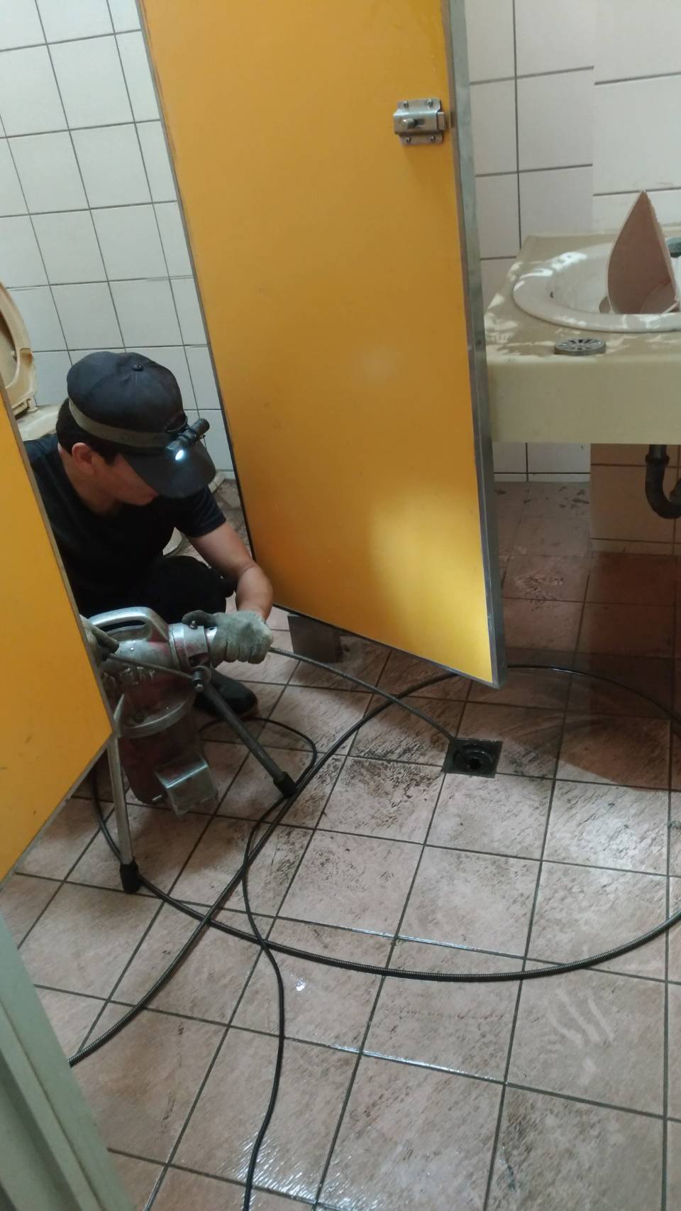 廁所排水管阻塞倒灌水