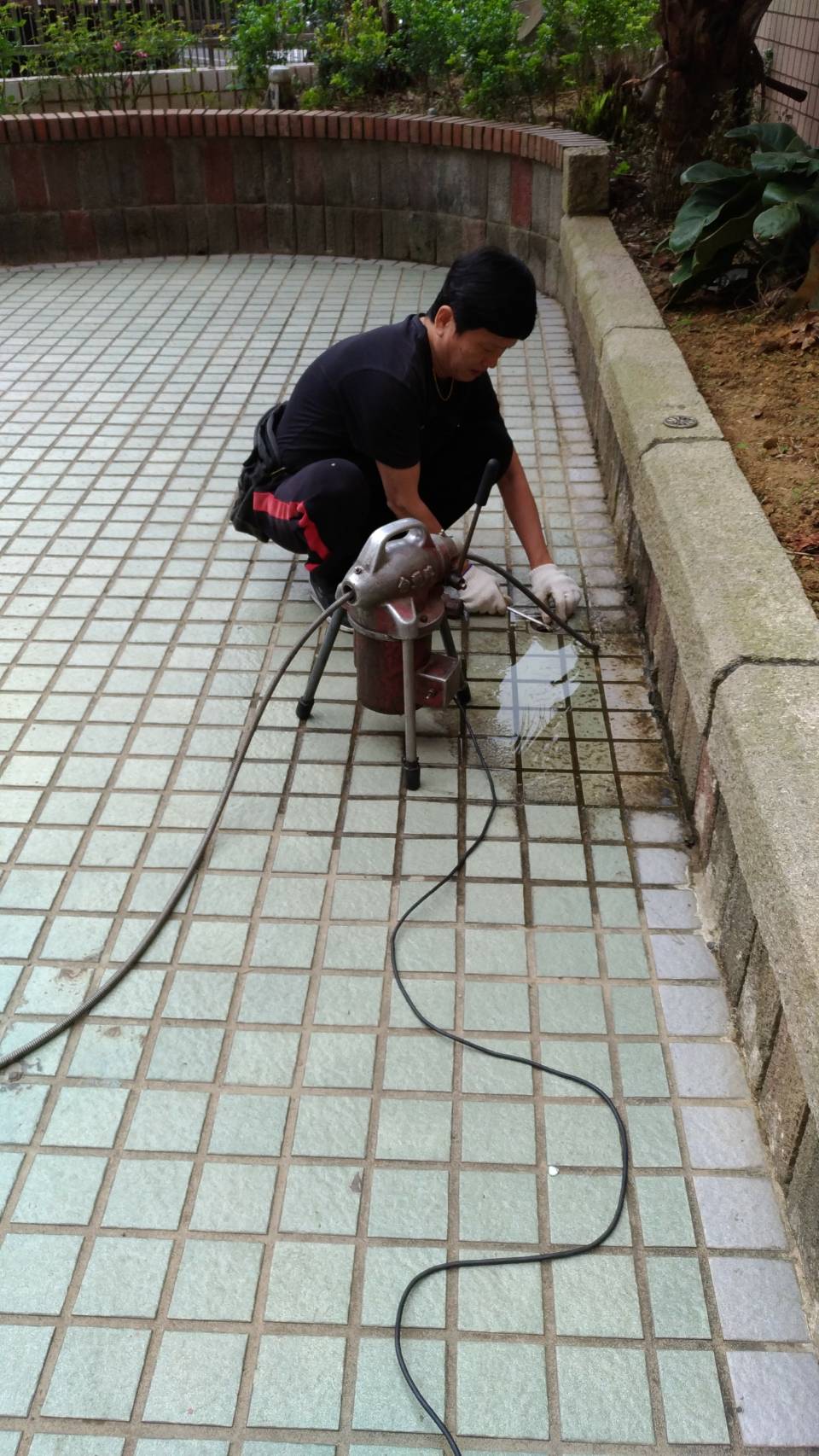 住家排水管阻塞,通水管中