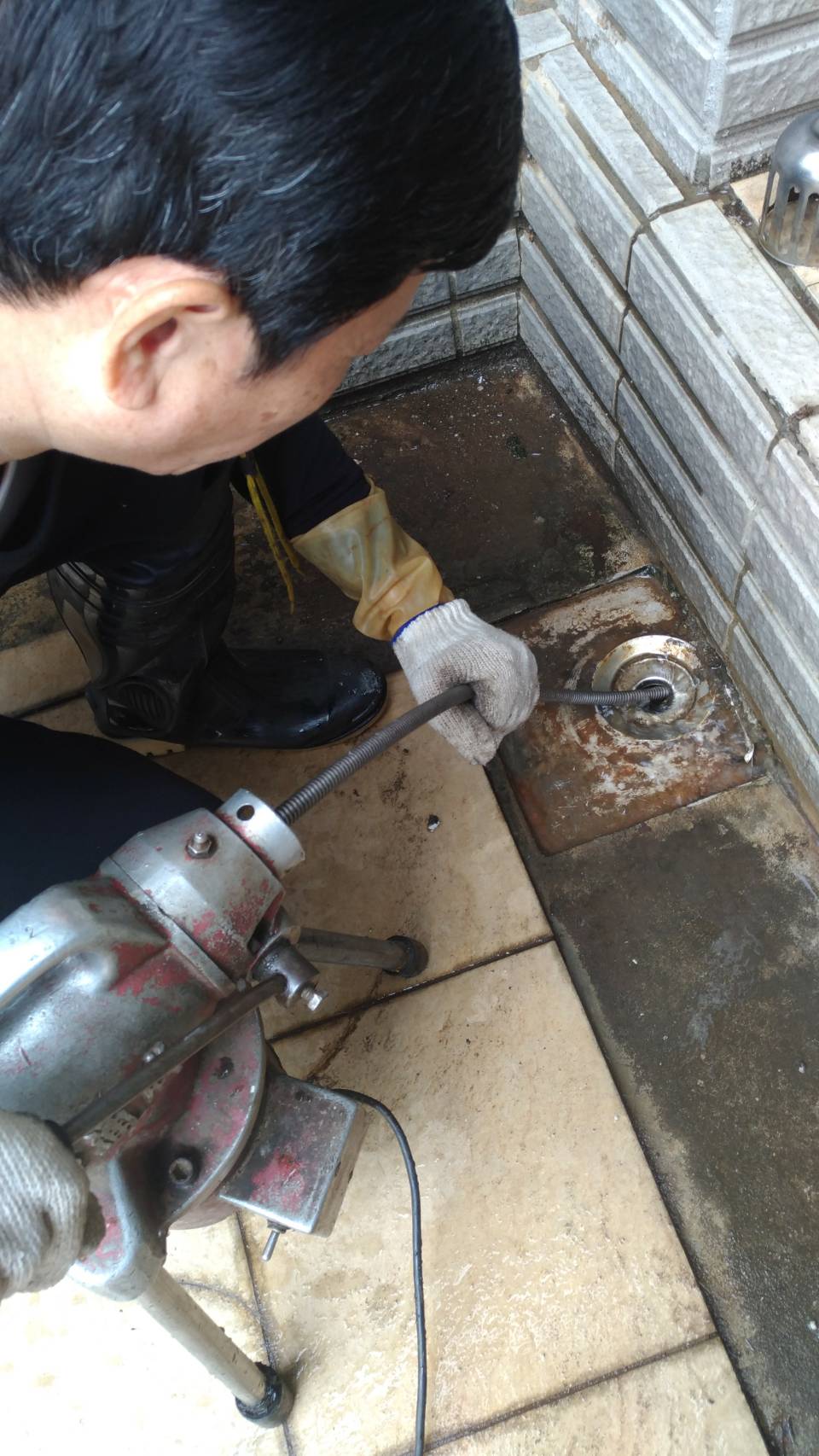 電動通頂樓陽台排水管